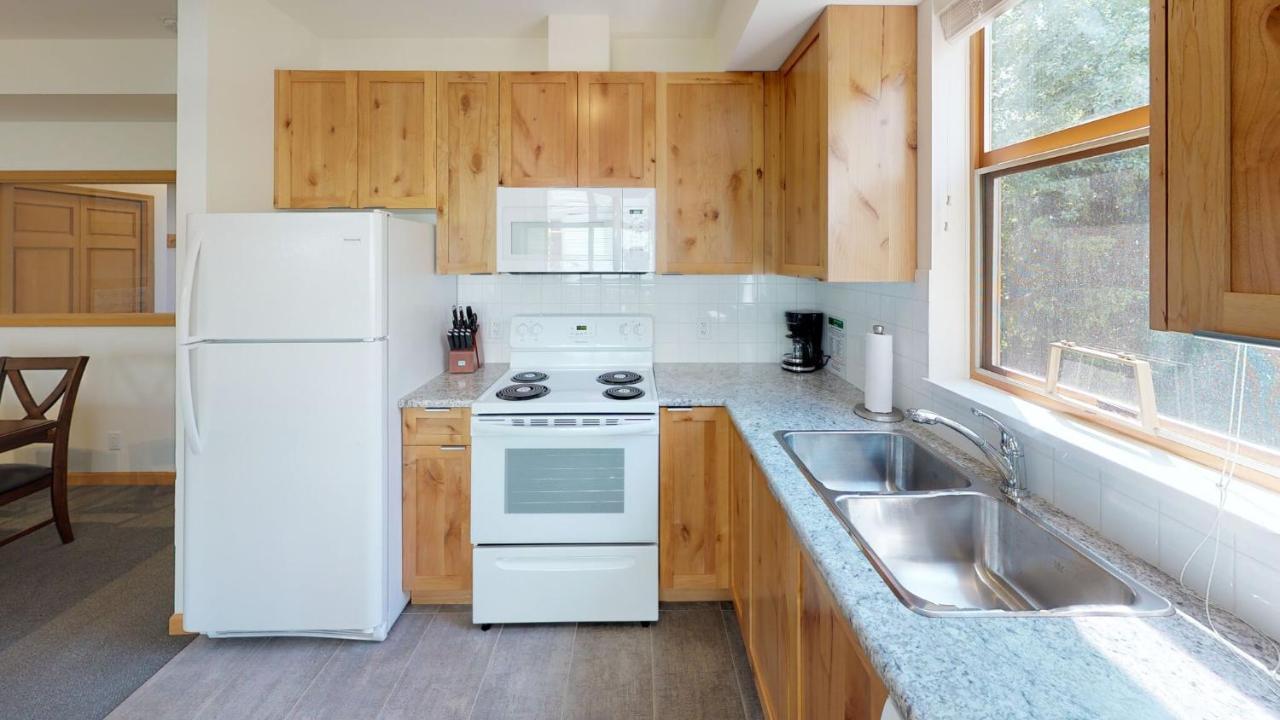 Stoney Creek Northstar By Whistler Premier Apartment Exterior photo
