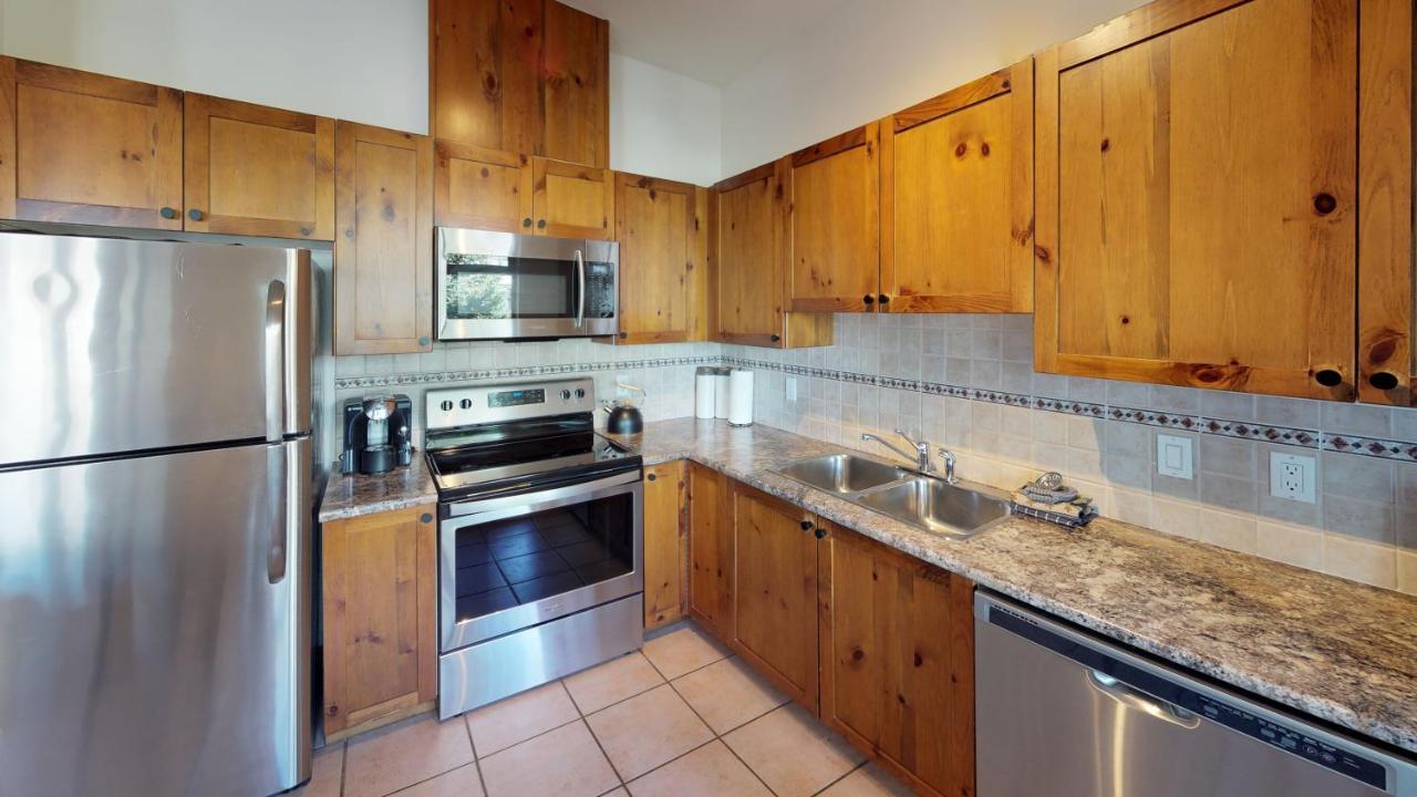 Stoney Creek Northstar By Whistler Premier Apartment Exterior photo